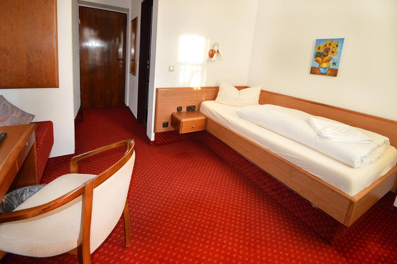Gasthof Hotel Zur Post คีเฟอร์สเฟลเดน ภายนอก รูปภาพ