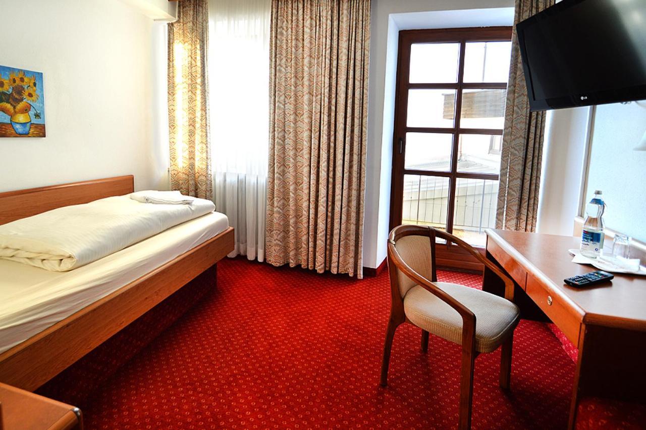 Gasthof Hotel Zur Post คีเฟอร์สเฟลเดน ภายนอก รูปภาพ