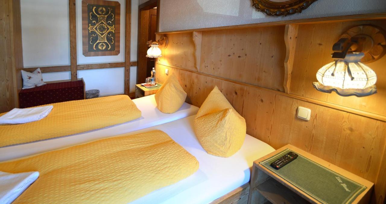 Gasthof Hotel Zur Post คีเฟอร์สเฟลเดน ภายนอก รูปภาพ