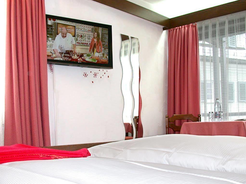 Gasthof Hotel Zur Post คีเฟอร์สเฟลเดน ภายนอก รูปภาพ